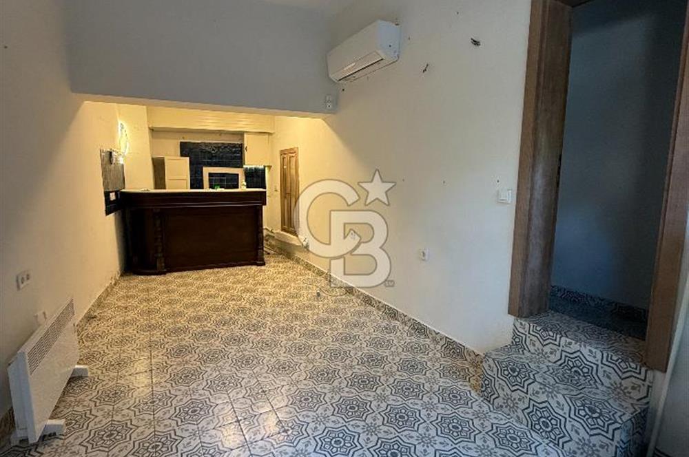 KADIKÖY FENERYOLU CADDESİNDE SATILIK BİNA
