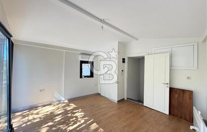 KADIKÖY FENERYOLU CADDESİNDE SATILIK BİNA