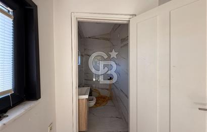 KADIKÖY FENERYOLU CADDESİNDE SATILIK BİNA
