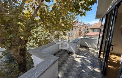 KADIKÖY FENERYOLU CADDESİNDE SATILIK BİNA