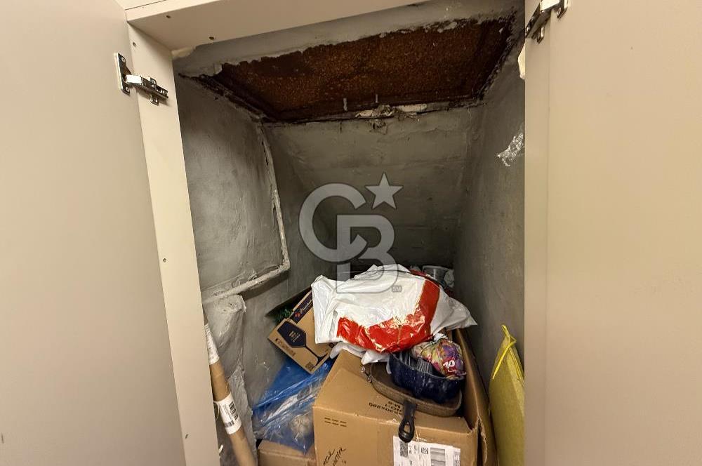 KADIKÖY FENERYOLU CADDESİNDE SATILIK BİNA