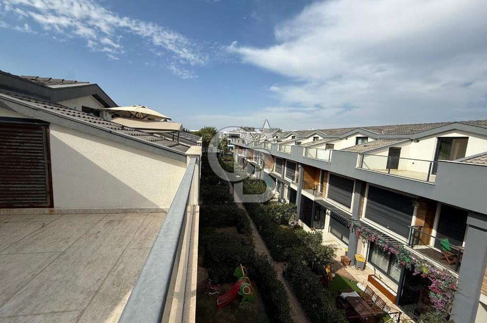 GAZİEMİR KAHVERENGİ SİTESİNDE 4+1 TRİPLEX VİLLA