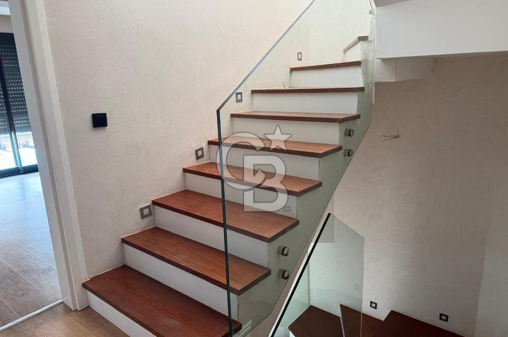 GAZİEMİR KAHVERENGİ SİTESİNDE 4+1 TRİPLEX VİLLA