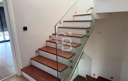 GAZİEMİR KAHVERENGİ SİTESİNDE 4+1 TRİPLEX VİLLA