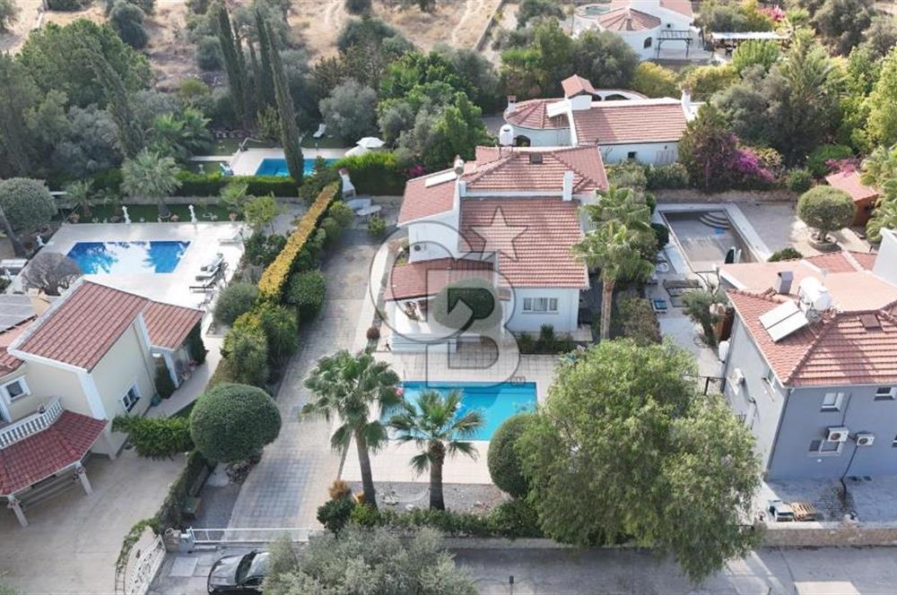 Bellapais Bölgesinde Satılık 4+1 Havuzlu Villa !!!
