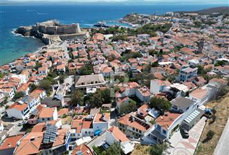 ÇANAKKALE BOZCAADA RUM MAHALLESİNDE SATILIK KÖŞE ARSA