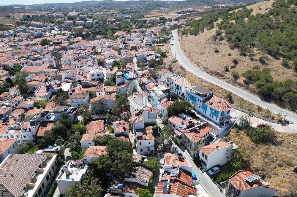 ÇANAKKALE BOZCAADA RUM MAHALLESİNDE SATILIK KÖŞE ARSA