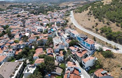 ÇANAKKALE BOZCAADA RUM MAHALLESİNDE SATILIK KÖŞE ARSA