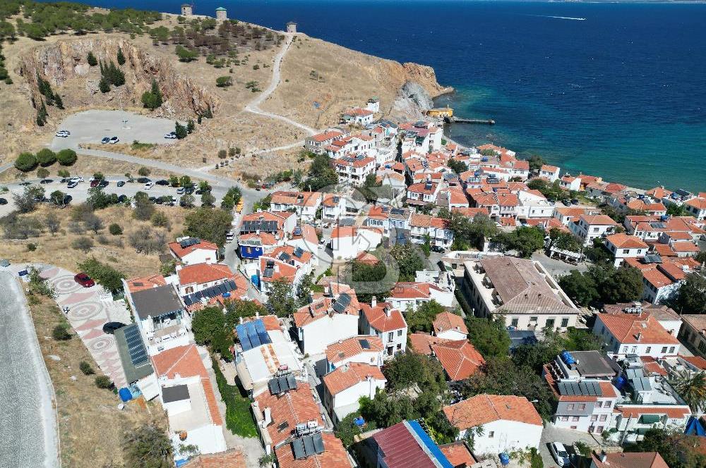 ÇANAKKALE BOZCAADA RUM MAHALLESİNDE SATILIK KÖŞE ARSA