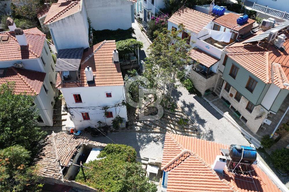 ÇANAKKALE BOZCAADA RUM MAHALLESİNDE SATILIK KÖŞE ARSA