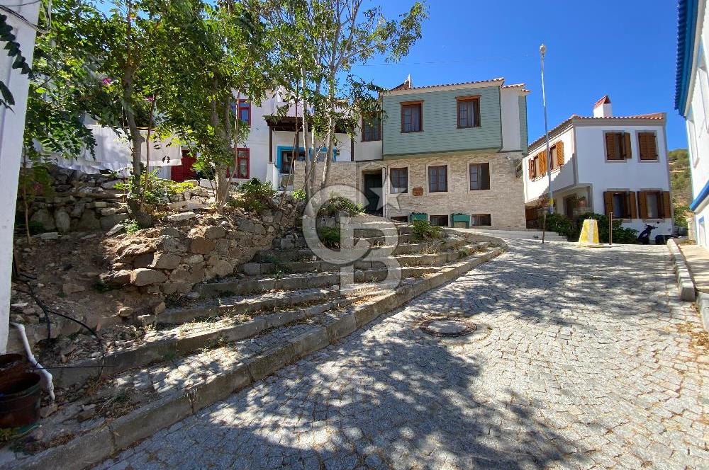 ÇANAKKALE BOZCAADA RUM MAHALLESİNDE SATILIK KÖŞE ARSA
