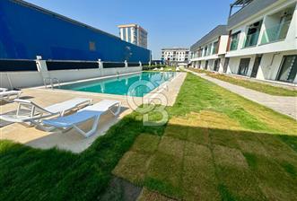 GARDEN BORNOVA SITESINDE EMSALSİZ ÇİFT CEPHELİ 1+1 DAİRE