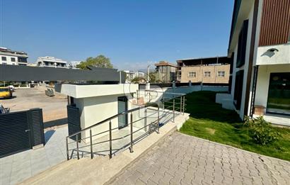 GARDEN BORNOVA SITESINDE EMSALSİZ ÇİFT CEPHELİ 1+1 DAİRE