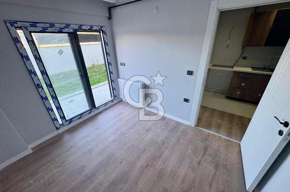 GARDEN BORNOVA SITESINDE EMSALSİZ ÇİFT CEPHELİ 1+1 DAİRE