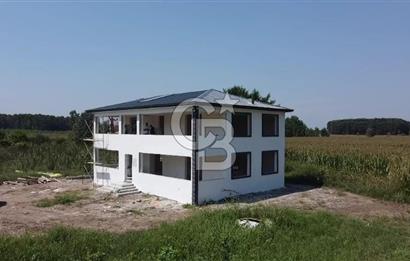 CB Fly'dan Hendekte 10 Dönüm Arazide 280 m² Villa+Müştemilat