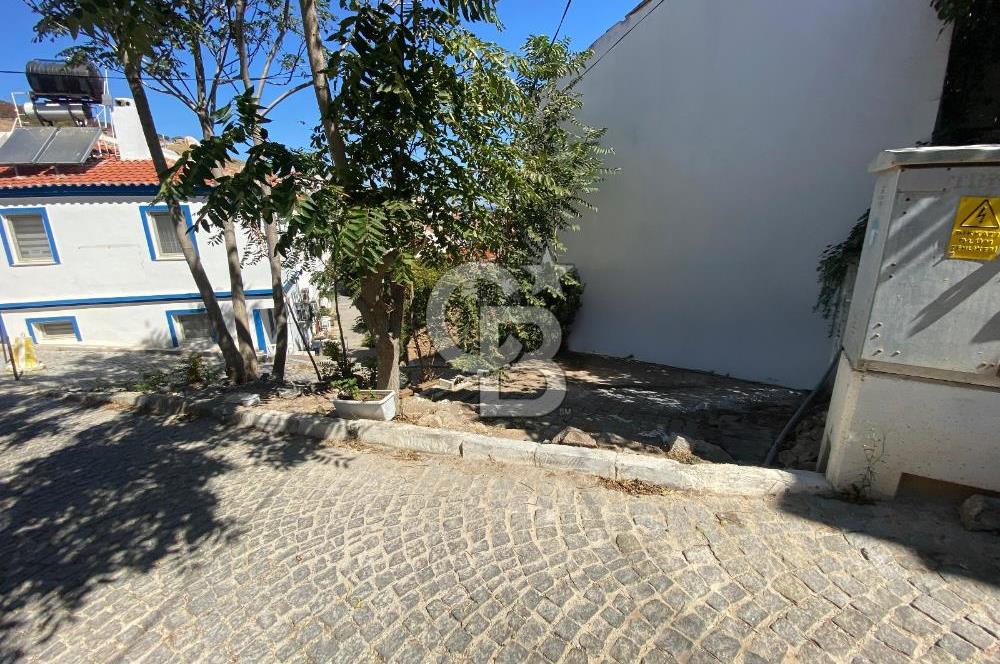 ÇANAKKALE BOZCAADA RUM MAHALLESİNDE SATILIK KÖŞE ARSA