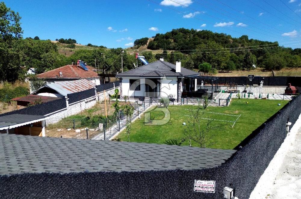 YALAKDERE'DE 903 M2 ARSA İÇERİSİNDE SATILIK EŞYALI VİLLA.