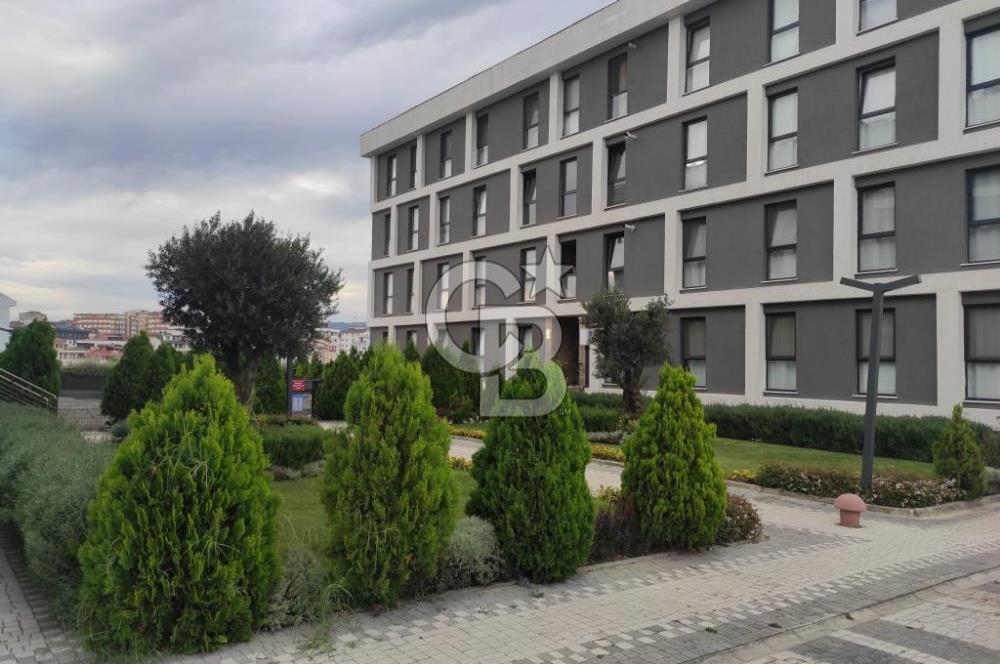 YENİDOĞAN DA HAVUZLU AÇIK OTOPARKLI AZ KATLI SİTEDE 1+1 EŞYALI