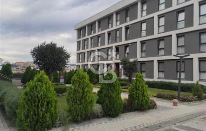 YENİDOĞAN DA HAVUZLU AÇIK OTOPARKLI AZ KATLI SİTEDE 1+1 EŞYALI