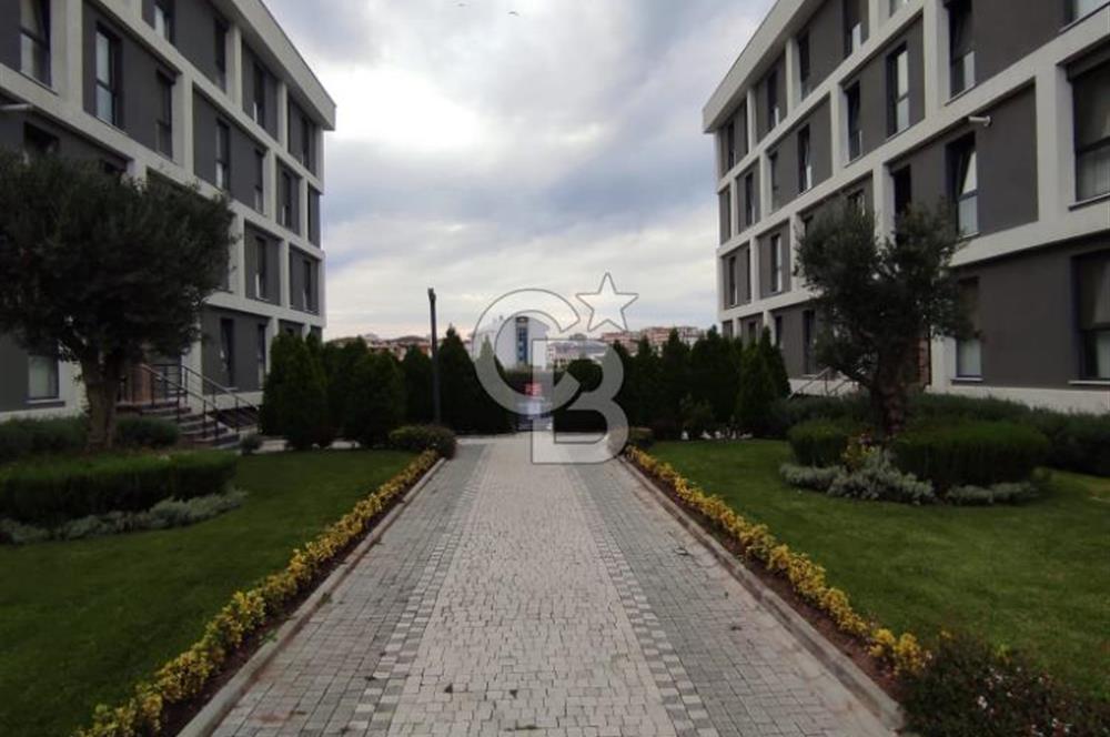 YENİDOĞAN DA HAVUZLU AÇIK OTOPARKLI AZ KATLI SİTEDE 1+1 EŞYALI
