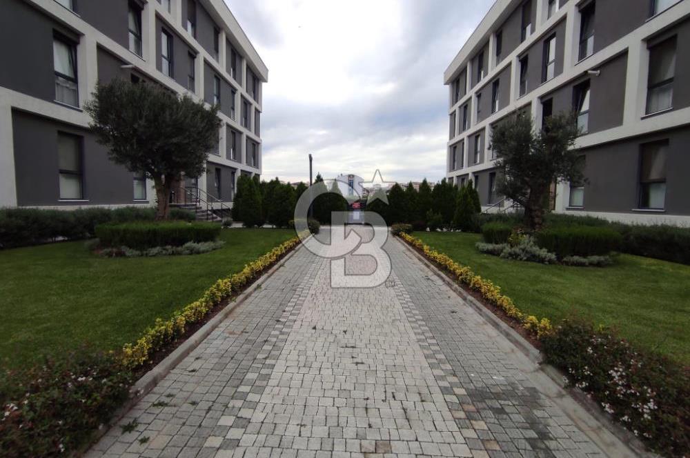 YENİDOĞAN DA HAVUZLU AÇIK OTOPARKLI AZ KATLI SİTEDE 1+1 EŞYALI