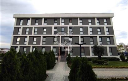 YENİDOĞAN DA HAVUZLU AÇIK OTOPARKLI AZ KATLI SİTEDE 1+1 EŞYALI