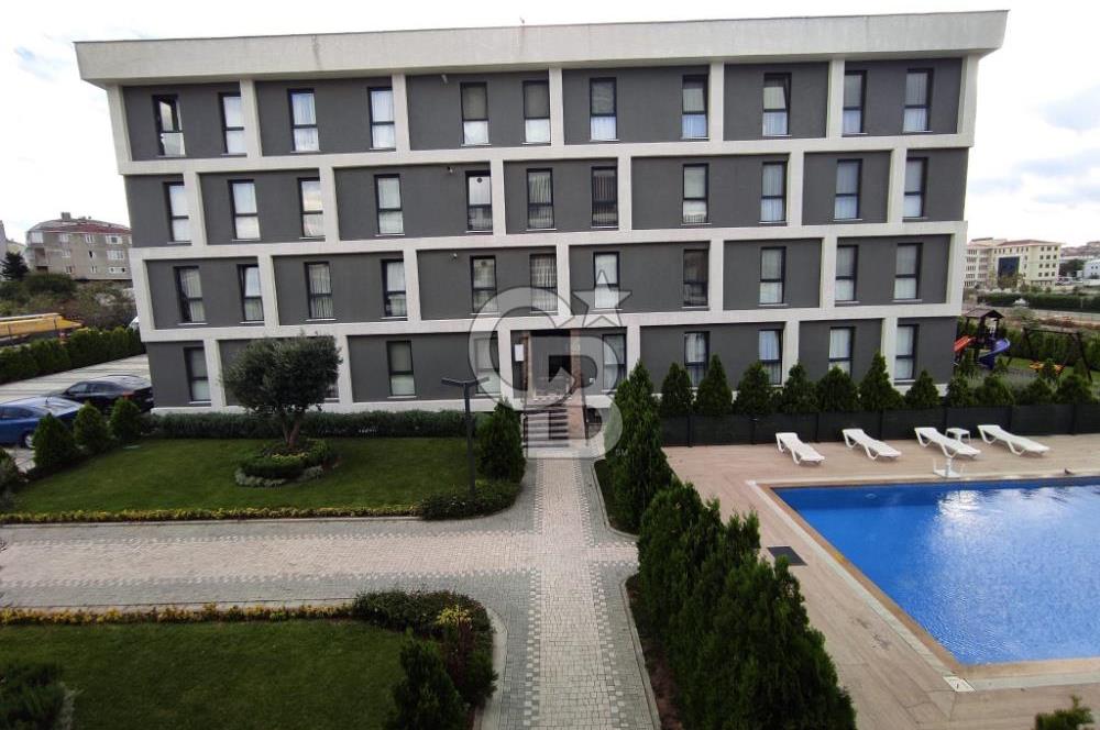 YENİDOĞAN DA HAVUZLU AÇIK OTOPARKLI AZ KATLI SİTEDE 1+1 EŞYALI