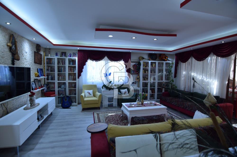 Çiğli Ataşehir Site içerisinde Satılık Tadilatlı geniş 3+1 Daire