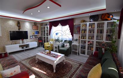 Çiğli Ataşehir Site içerisinde Satılık Tadilatlı geniş 3+1 Daire