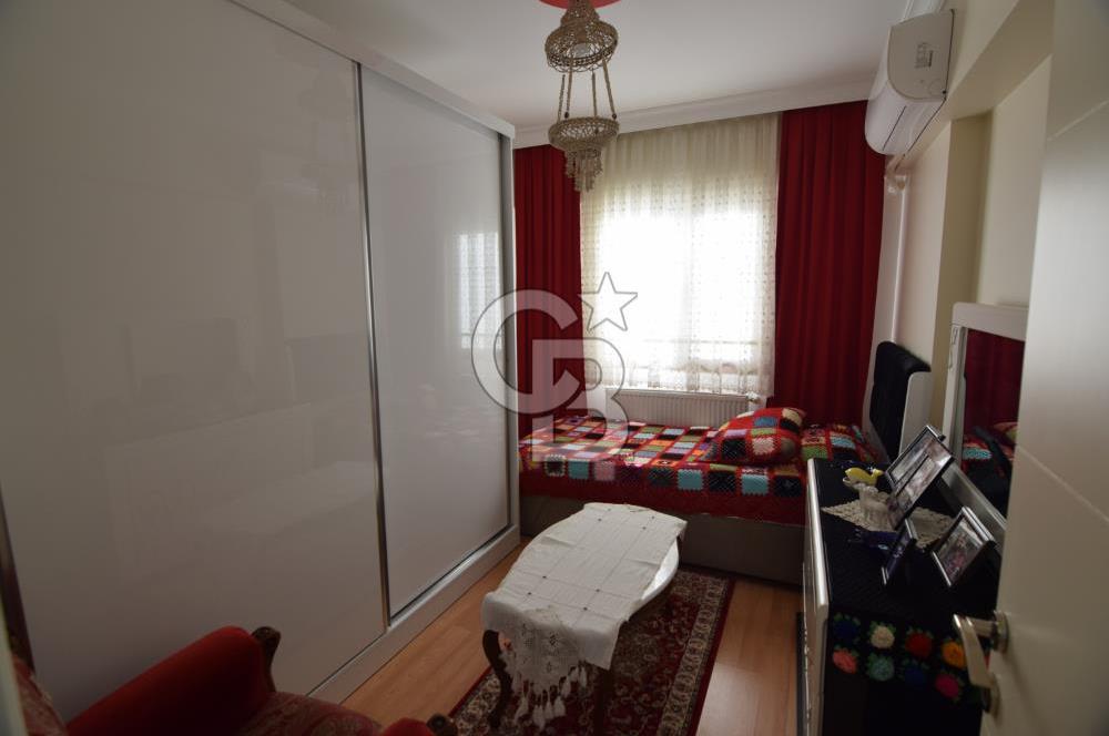 Çiğli Ataşehir Site içerisinde Satılık Tadilatlı geniş 3+1 Daire