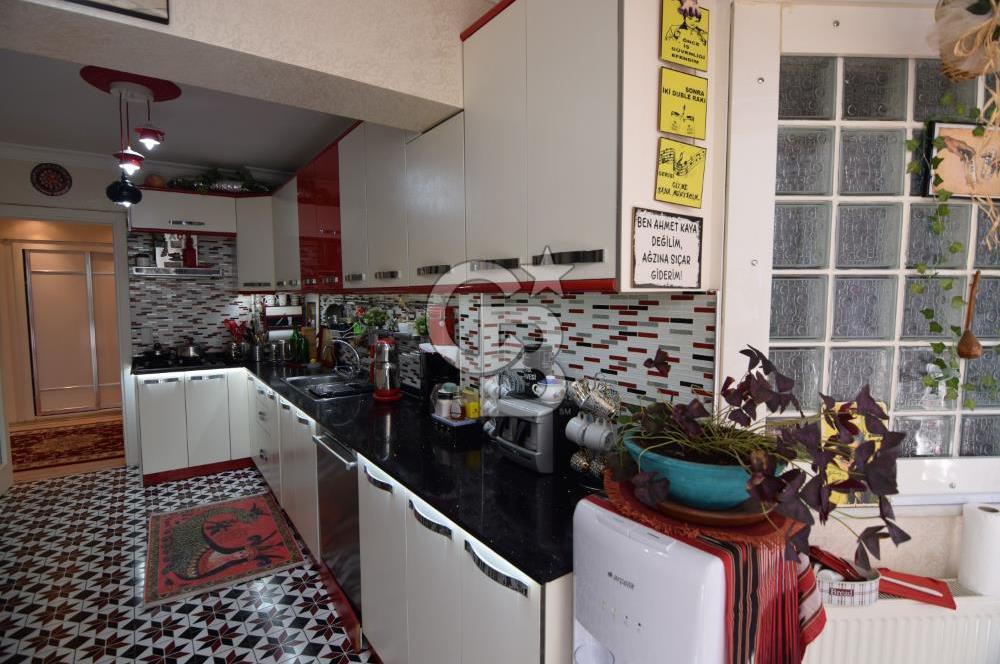 Çiğli Ataşehir Site içerisinde Satılık Tadilatlı geniş 3+1 Daire