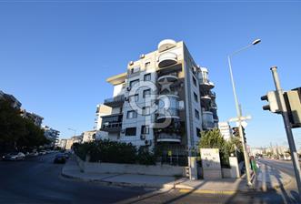 Çiğli Ataşehir Site içerisinde Satılık Tadilatlı geniş 3+1 Daire