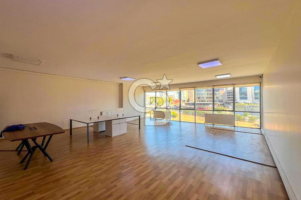 Maltepe Cevizli E-5 üzerinde Kiralık Ofis Katı