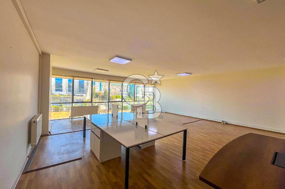 Maltepe Cevizli E-5 üzerinde Kiralık Ofis Katı