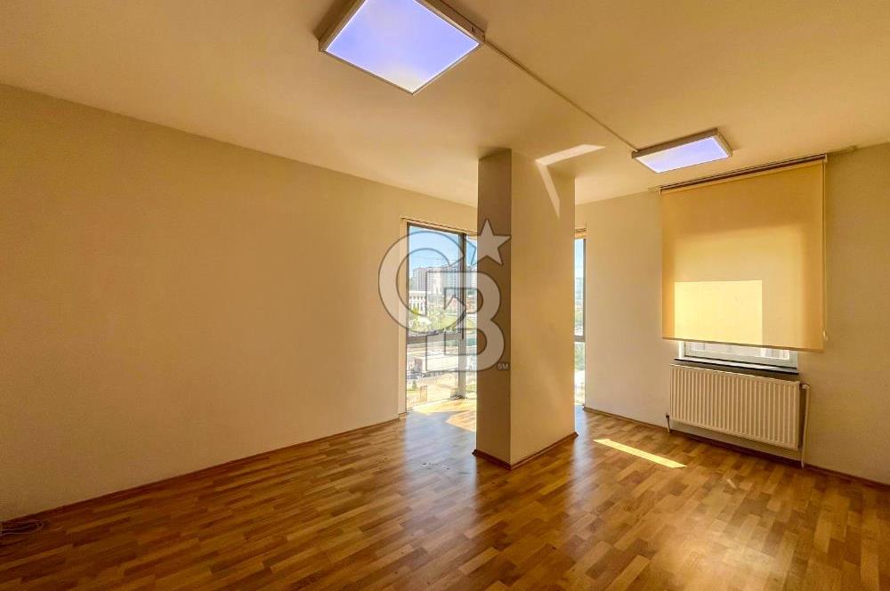 Maltepe Cevizli E-5 üzerinde Kiralık Ofis Katı