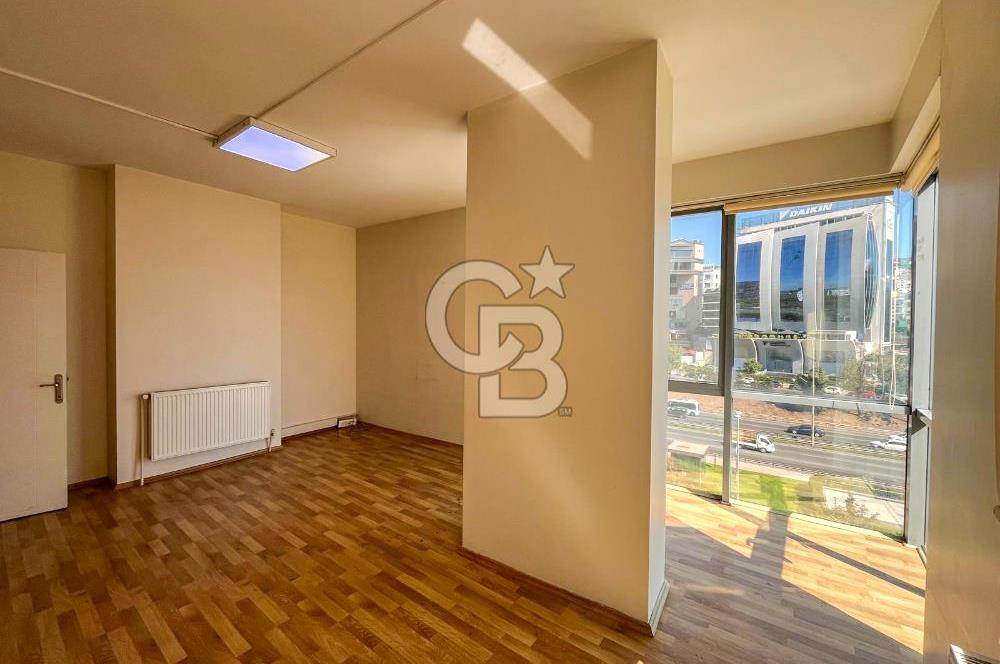 Maltepe Cevizli E-5 üzerinde Kiralık Ofis Katı