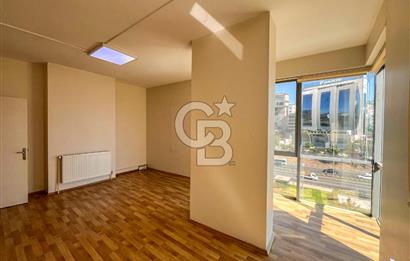 Maltepe Cevizli E-5 üzerinde Kiralık Ofis Katı