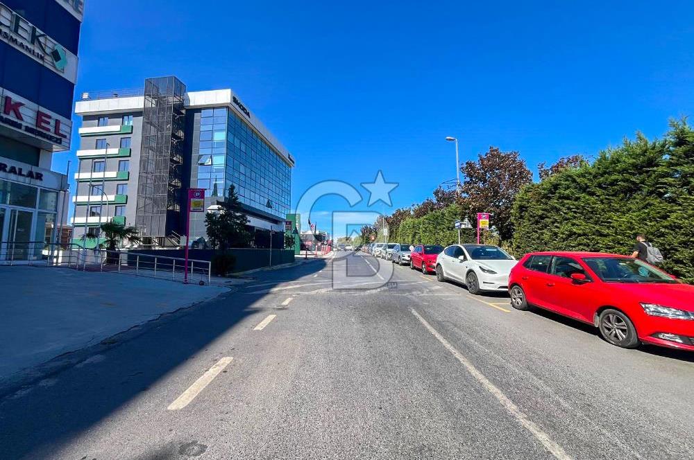 Maltepe Cevizli E-5 üzerinde Kiralık Ofis Katı