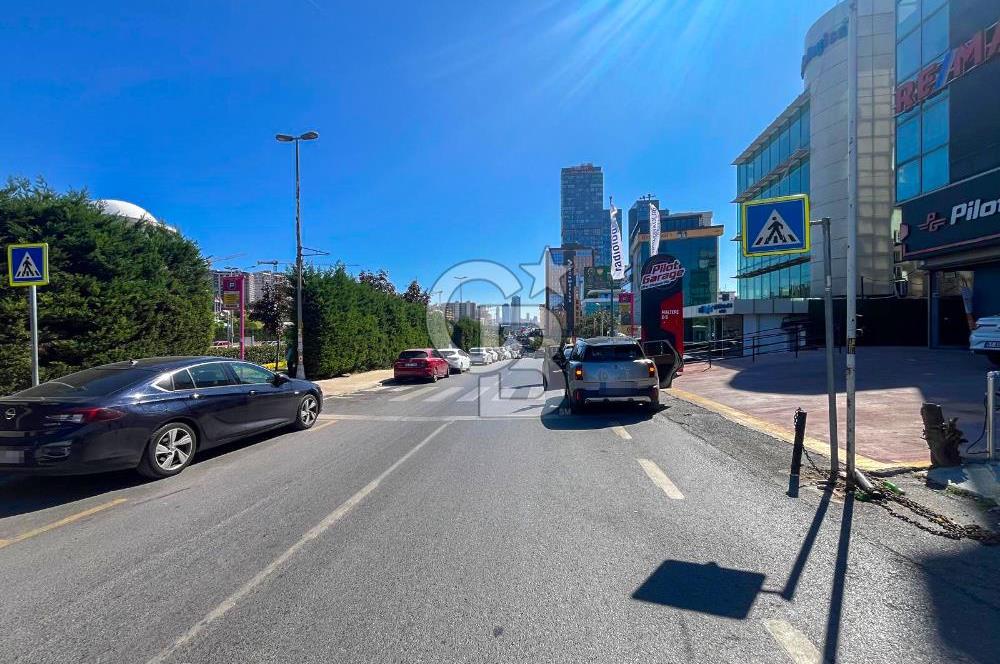 Maltepe Cevizli E-5 üzerinde Kiralık Ofis Katı
