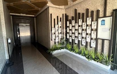 GAZİEMİR BEYAZEVLER ŞAHİPARK SİTESİ SATILIK 2+1 GENİŞ DAİRE