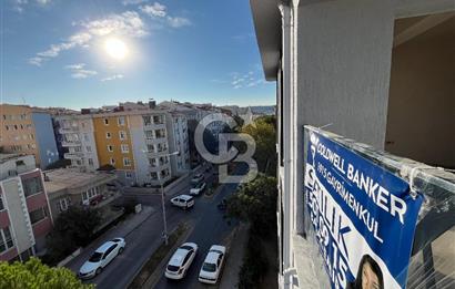 ÇANAKKALE BARBAROS MAHALLESİNDE CADDE ÜZERİ 2+1 SATILIK DAİRE