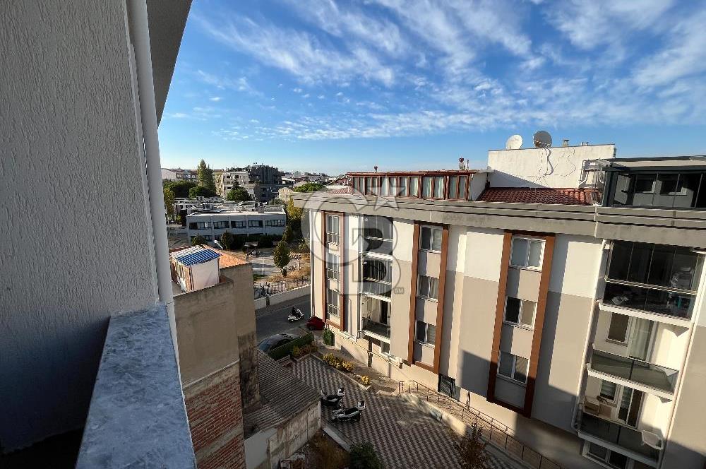 ÇANAKKALE BARBAROS MAHALLESİNDE CADDE ÜZERİ 2+1 SATILIK DAİRE