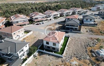 Ayvalık Küçükköy'de Satılık Sıfır 4+1 İkiz Villa