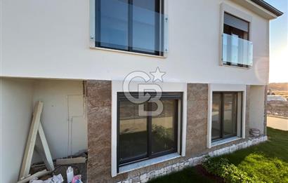 Ayvalık Küçükköy'de Satılık Sıfır 4+1 İkiz Villa