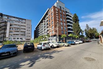 BORNOVA ÇAMDİBİ'NDE KOMPLE SATILIK BİNA