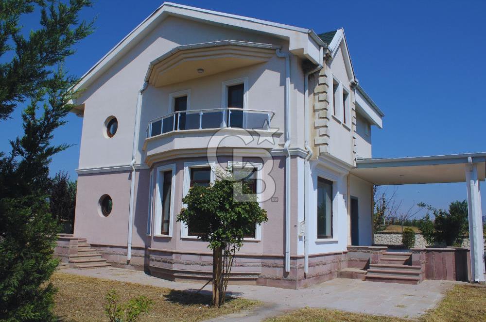GÖLBAŞI KARŞIYAKA’DA EŞSİZ VİLLA 