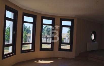 GÖLBAŞI KARŞIYAKA’DA EŞSİZ VİLLA 
