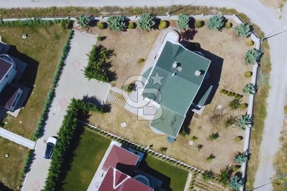 GÖLBAŞI KARŞIYAKA’DA EŞSİZ VİLLA 