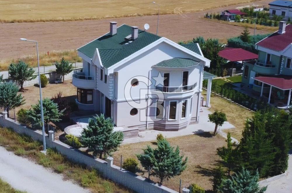 GÖLBAŞI KARŞIYAKA’DA EŞSİZ VİLLA 