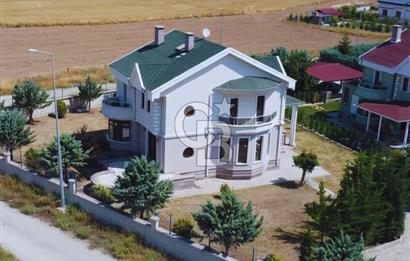 GÖLBAŞI KARŞIYAKA’DA EŞSİZ VİLLA 